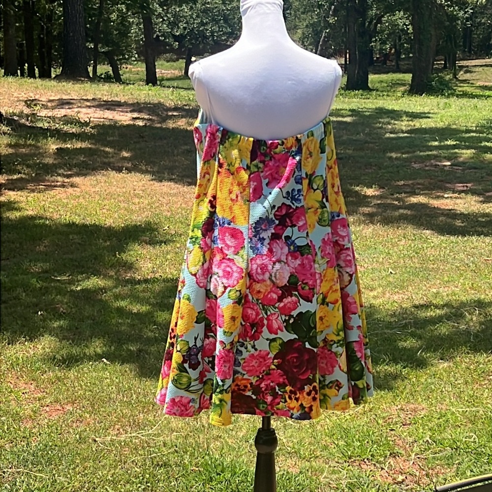 DEB STRAPLESS FLORAL DRESS ………428 - Picture 3 of 8
